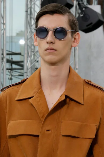 Look 11
